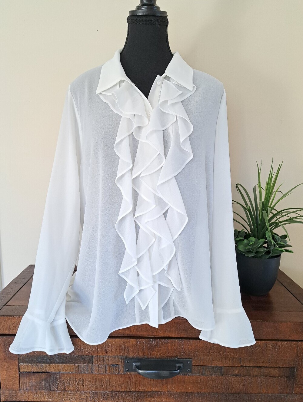 Laura Petites Cream Blouse Women's Size 16 Sheer Ruffle Victorian Classic